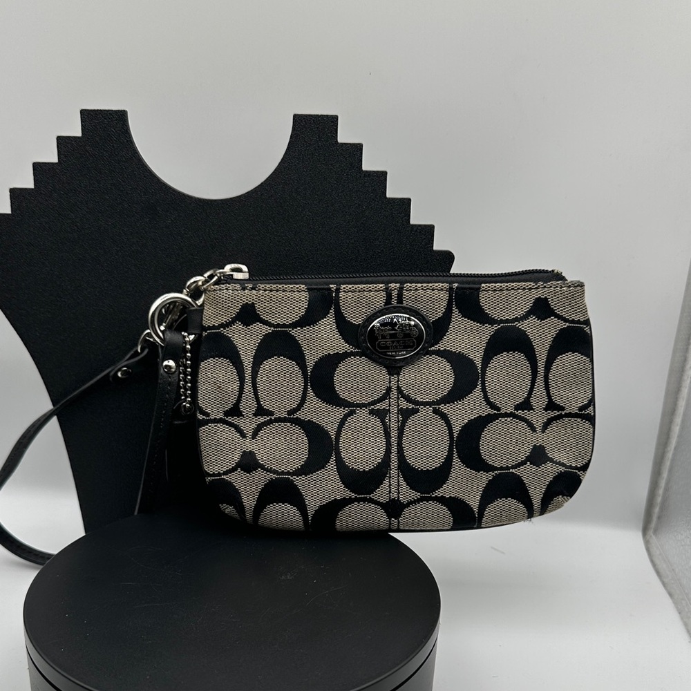 EUC Coach Black and Tan Signature Clutch
